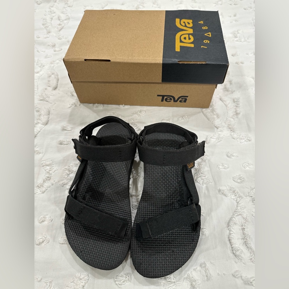 Teva sandals youth size 13 Unisex